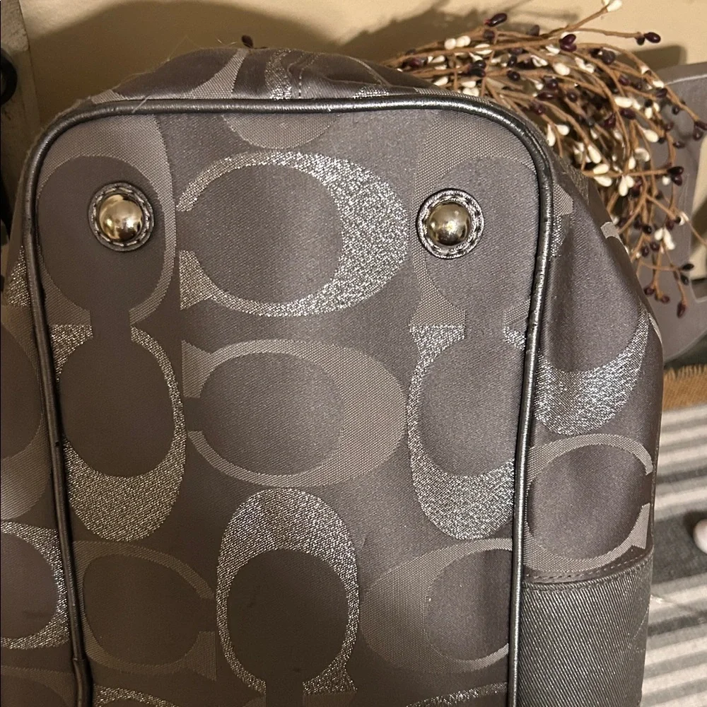 Coach Metallic Gray Signature Tote with Double Handles kiss lock closure - Picture 10 of 11